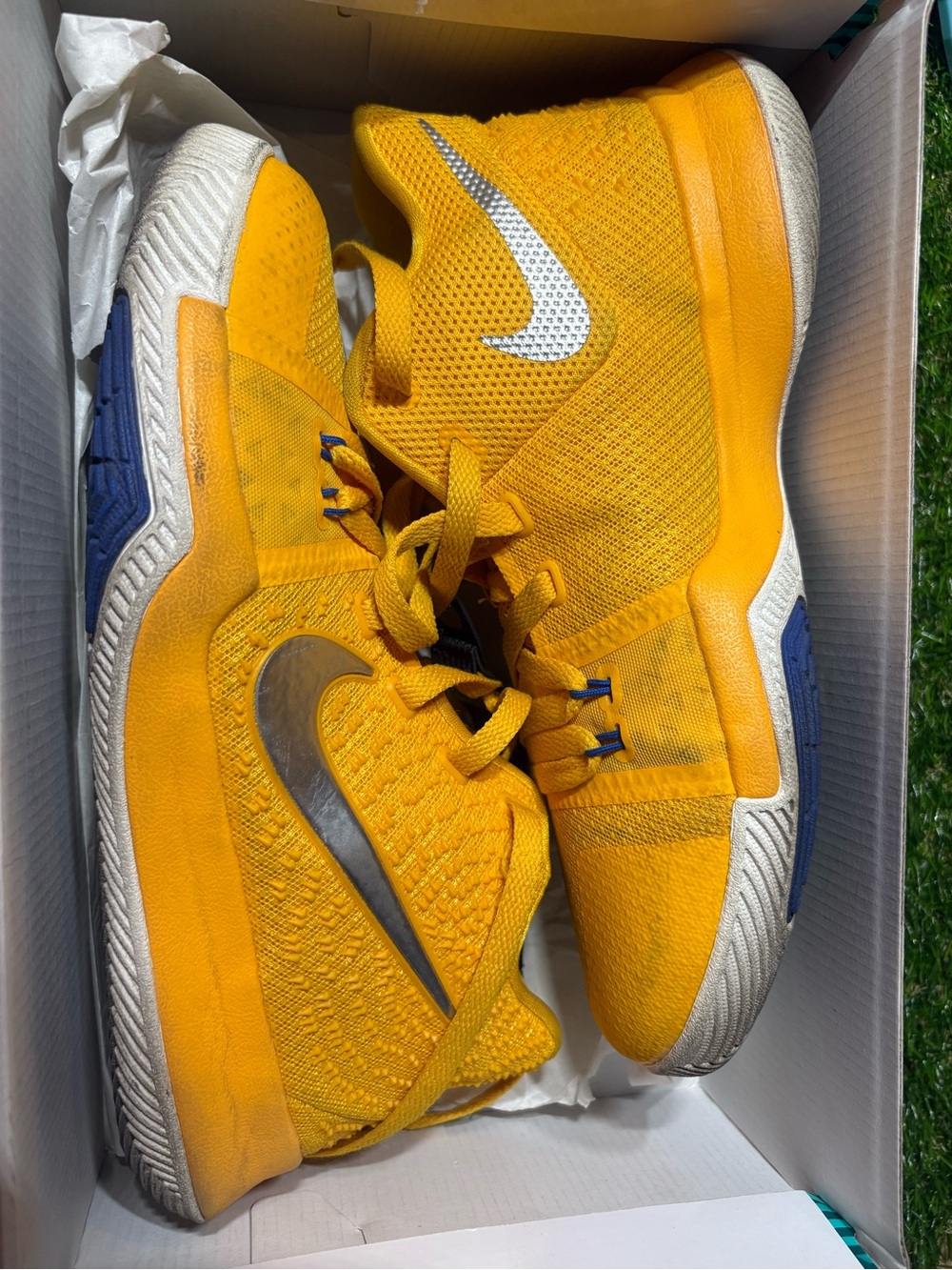 Nike Kyrie 3 Yellow Basketball Sneakers men’s 7, women’s 8.5